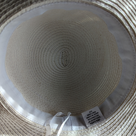 Just Married Sun hat and Honeymoon Vibes Bag From Miss to Mrs. - Picture 8 of 9